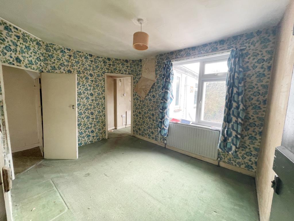 Lot: 1 - THREE-BEDROOM TERRACE HOUSE FOR REFURBISHMENT - Bedroom two leading to bathroom